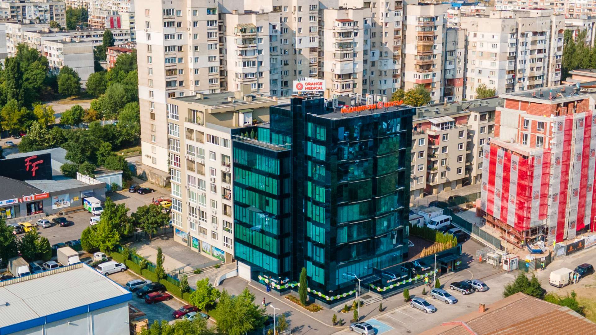 Офис сграда и жилищни блокове от въздуха